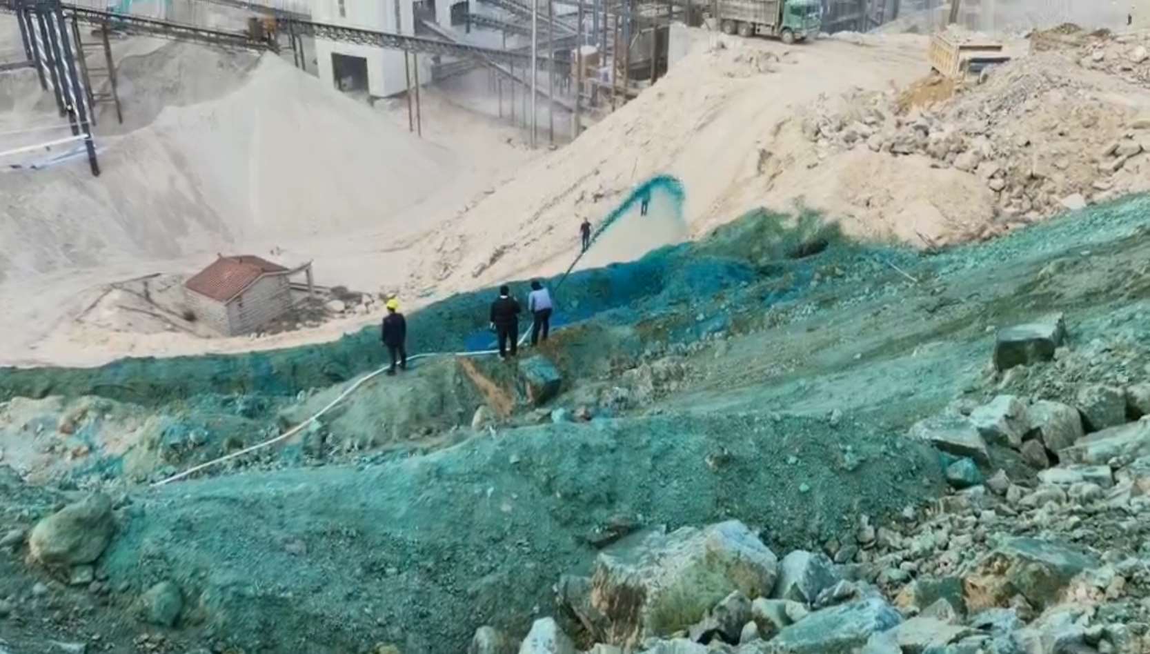 福建泉州山體工地?fù)P塵治理